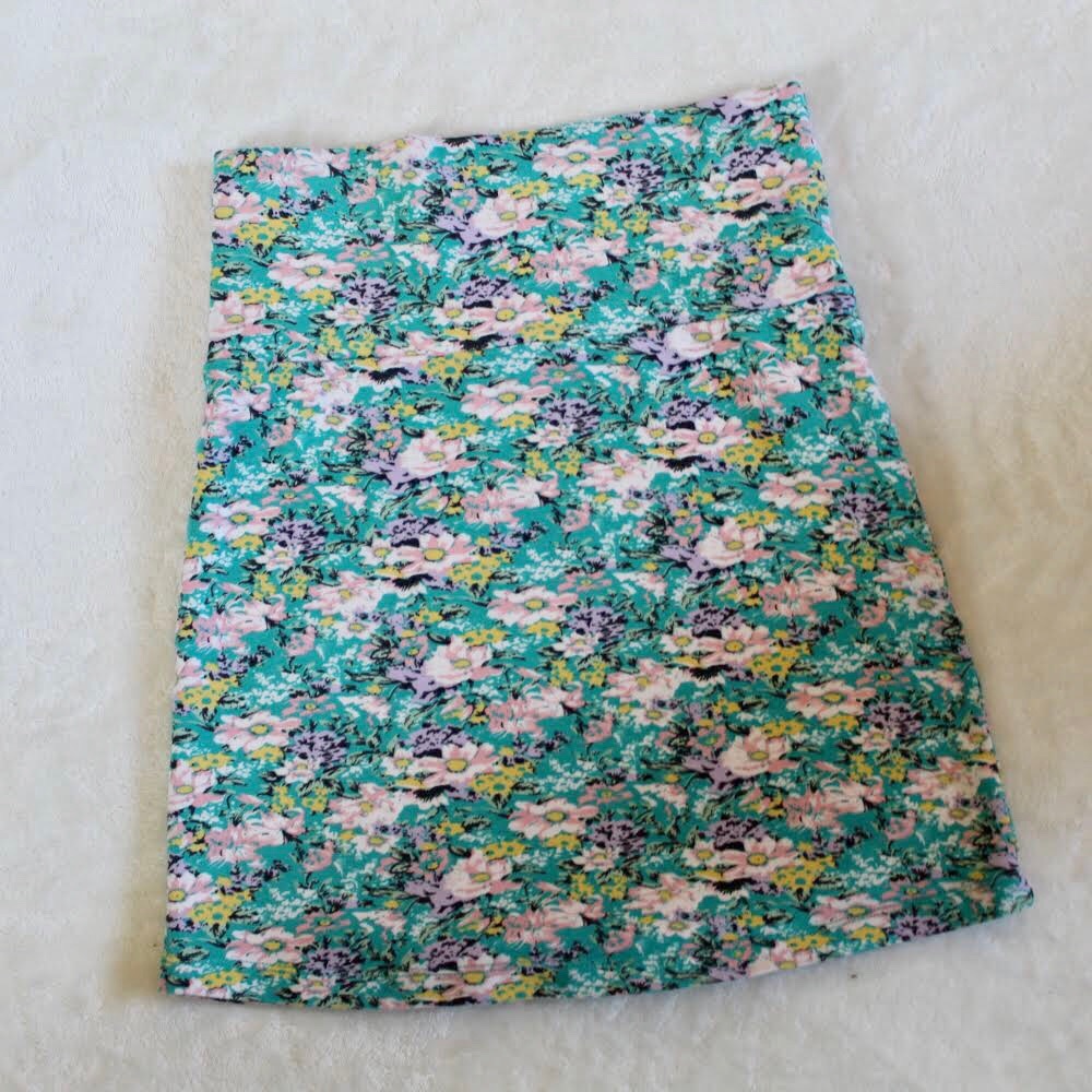EUC F21 Floral Bodycon Mini Skirt